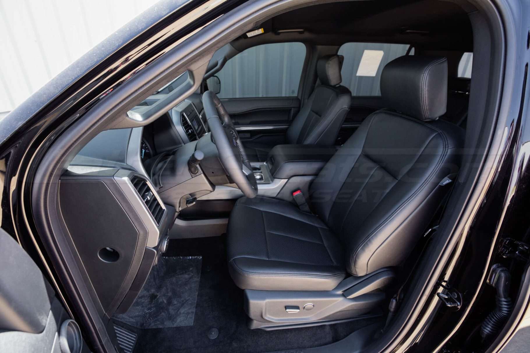 SUV Comfortable black leather seats