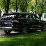 Luxury Lincoln Aviator airport transfer Chicago for smooth ride